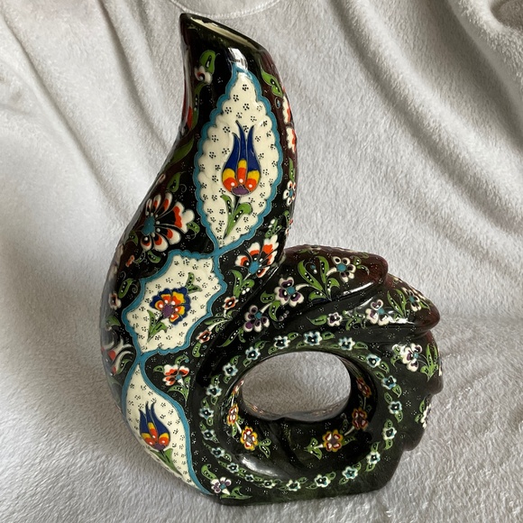 Red and White Ceramic Art Masterpiece - Picture 6 of 7